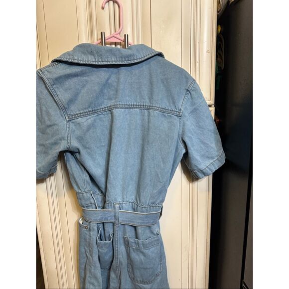 Universal Thread Women's Short Sleeve Button Front Belted Denim Romper Blue 4 NW - Picture 6 of 9